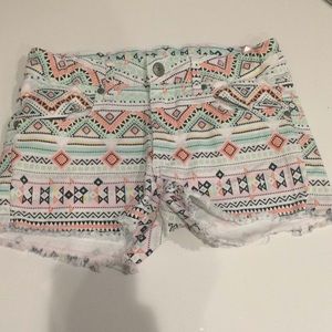 Geometric patterned jean shorts
